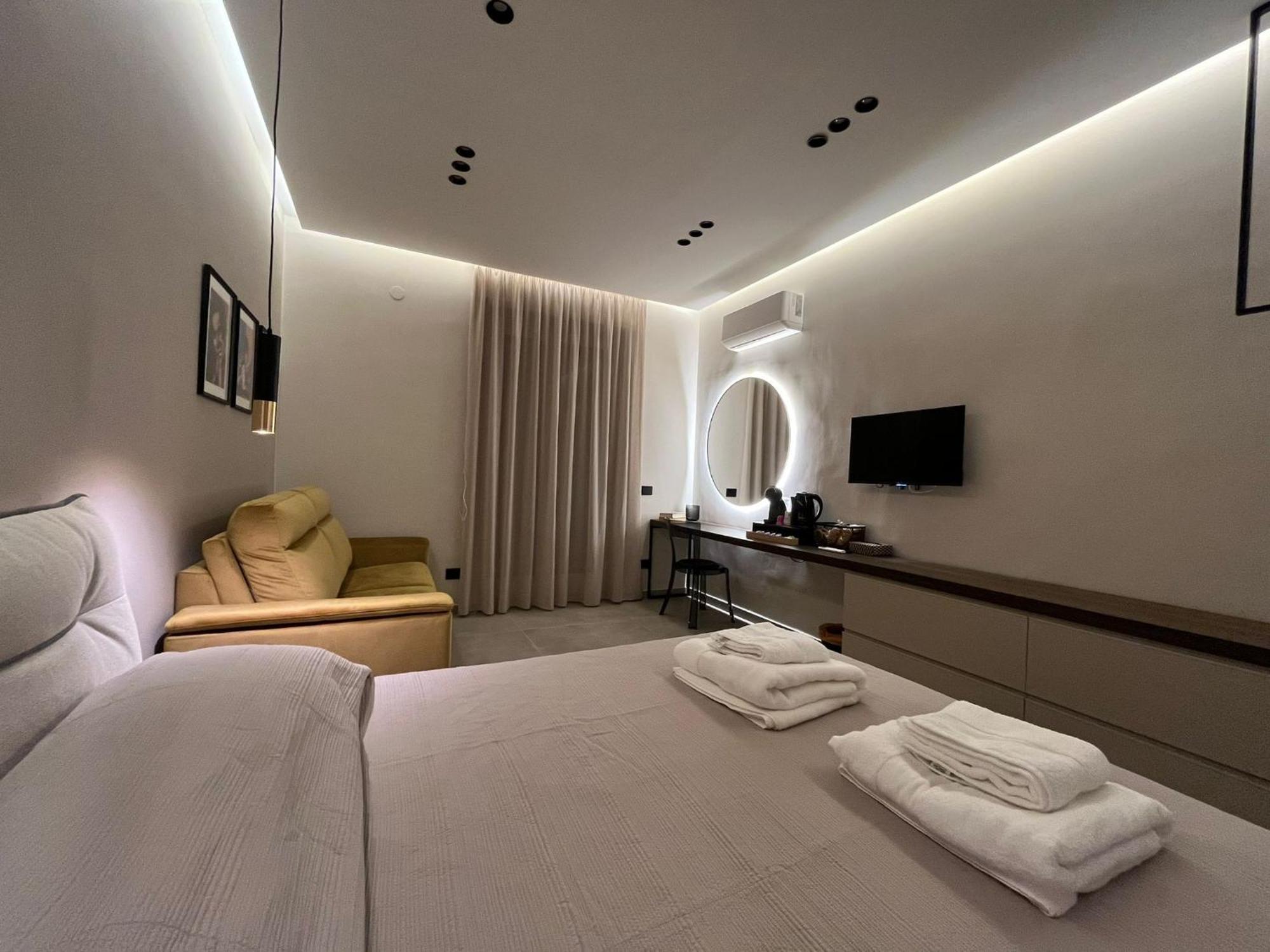 Stay In Napoli Bagian luar foto