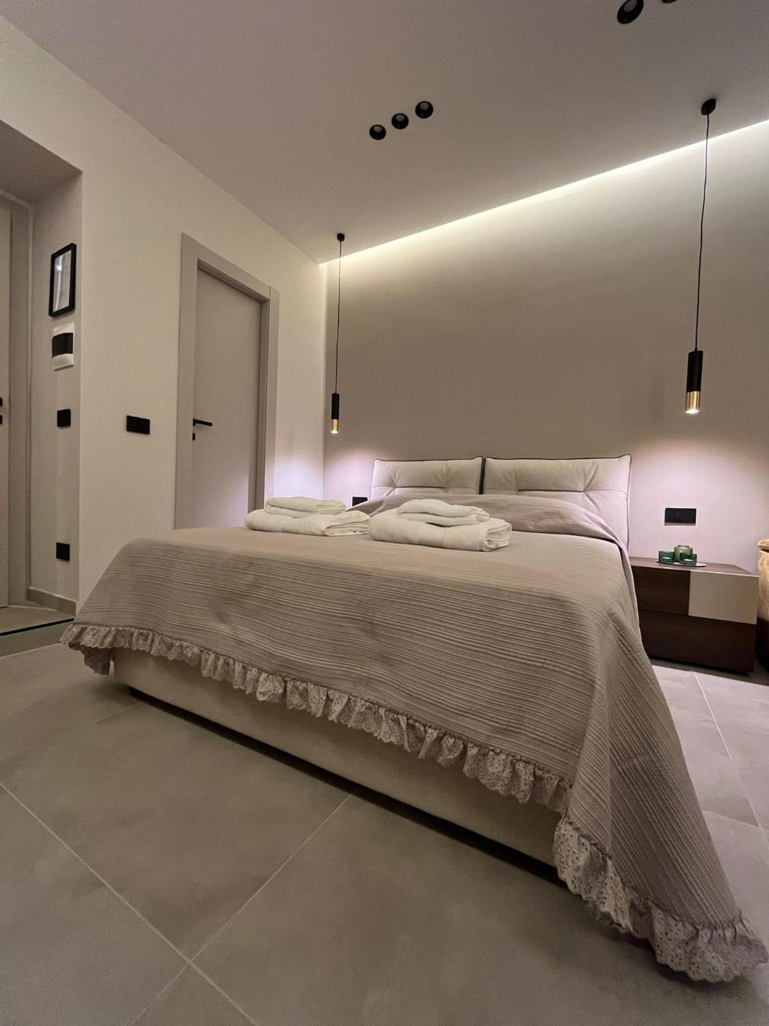 Stay In Napoli Bagian luar foto