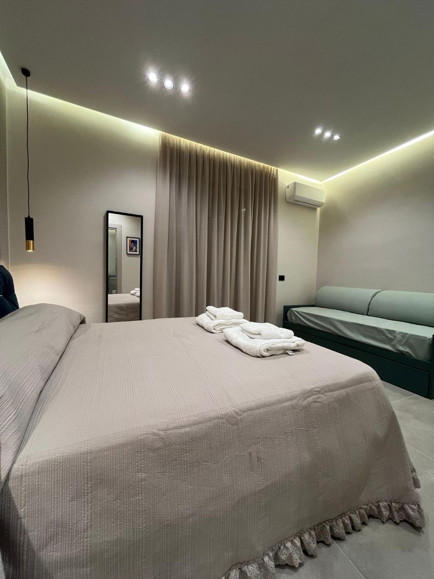 Stay In Napoli Bagian luar foto